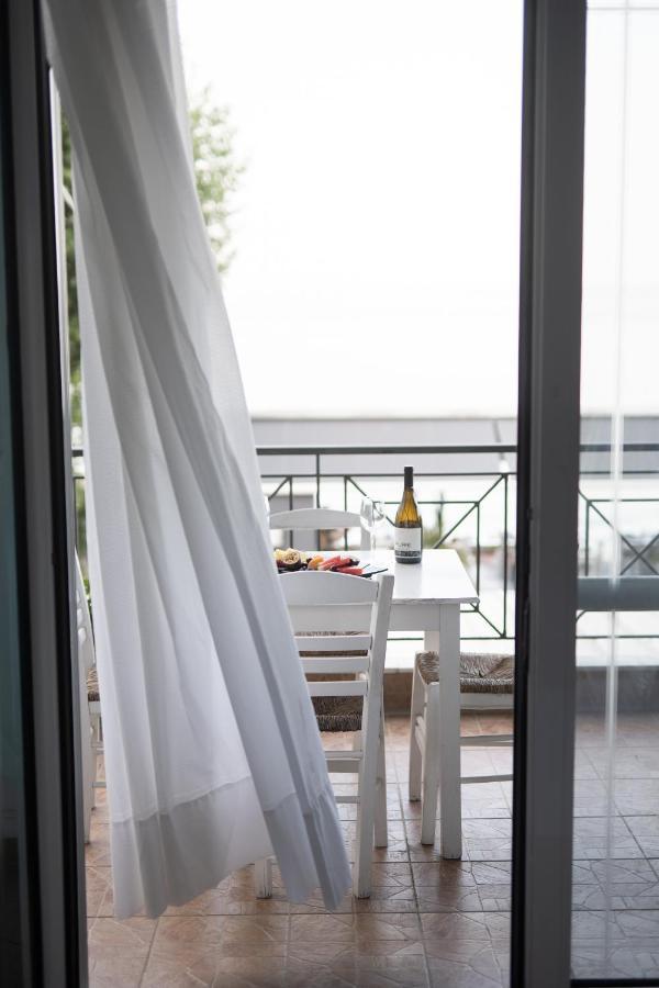 Glykanisos Mini Suites Néa Péramos Buitenkant foto
