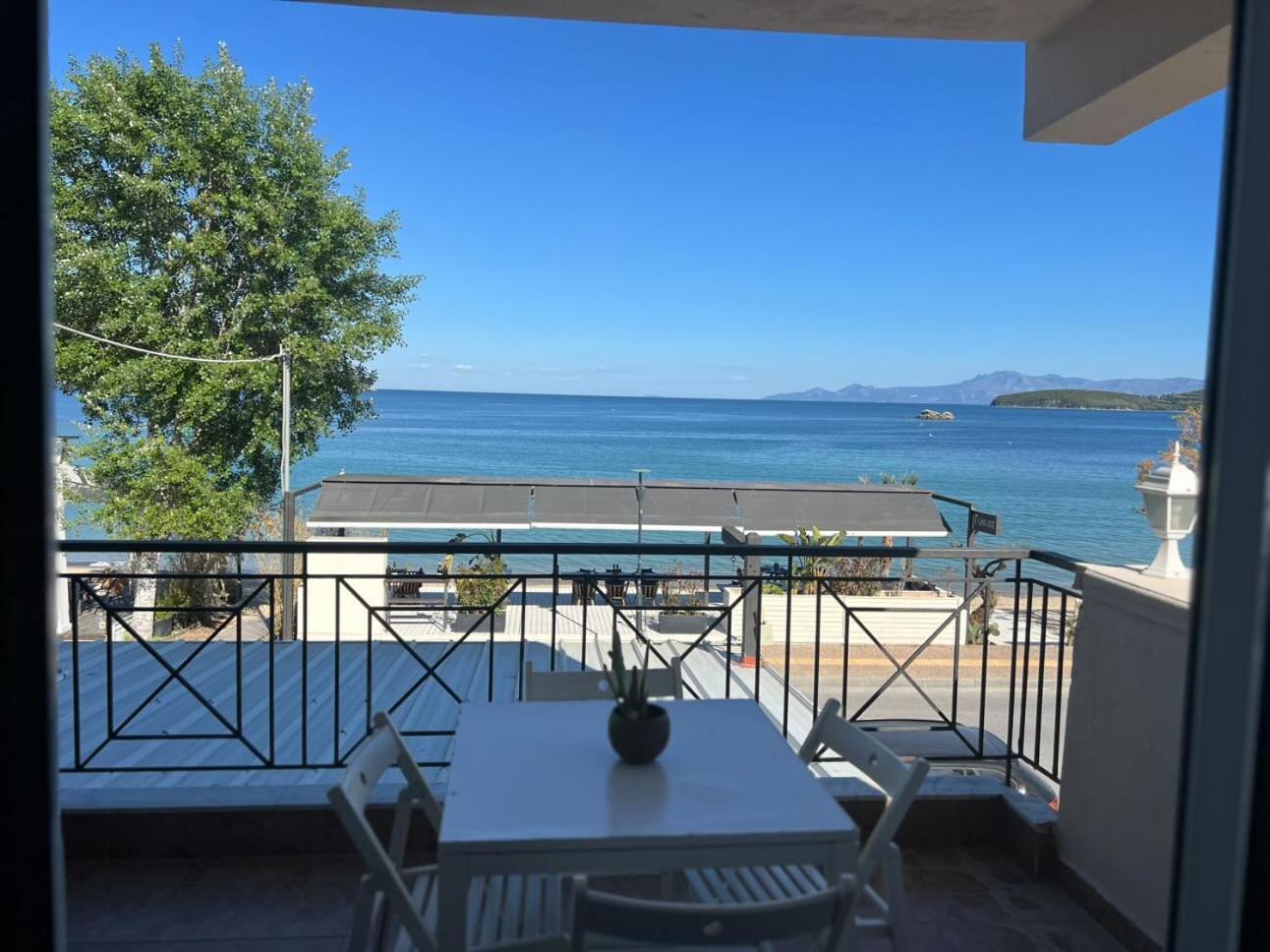 Glykanisos Mini Suites Néa Péramos Buitenkant foto